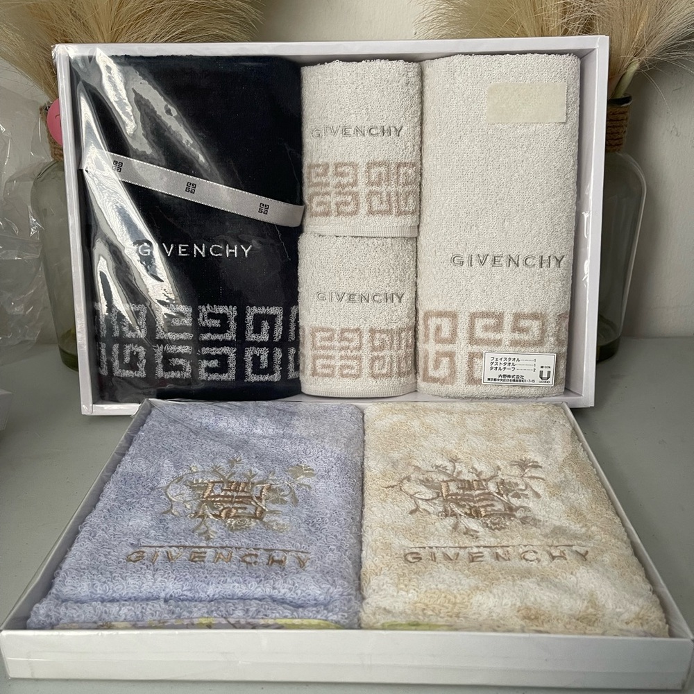 💕Unused Givenchy Hand Towel and Face towel Bundle💕